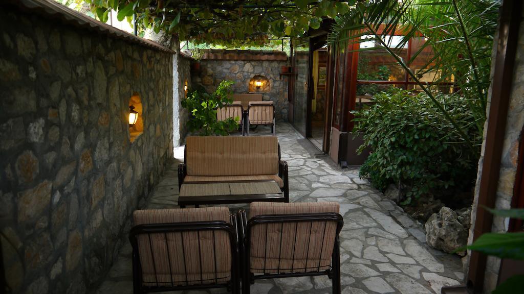Hotel Ambiente Podgorica Exteriör bild