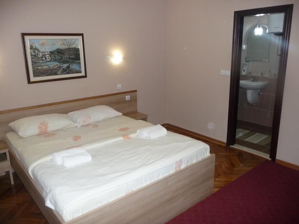 Hotel Ambiente Podgorica Rum bild