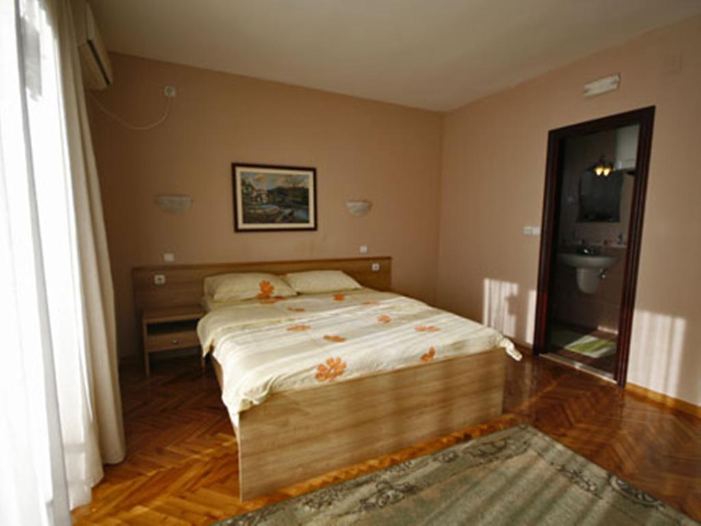 Hotel Ambiente Podgorica Rum bild