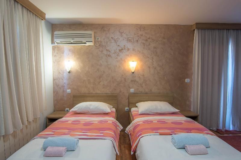 Hotel Ambiente Podgorica Exteriör bild