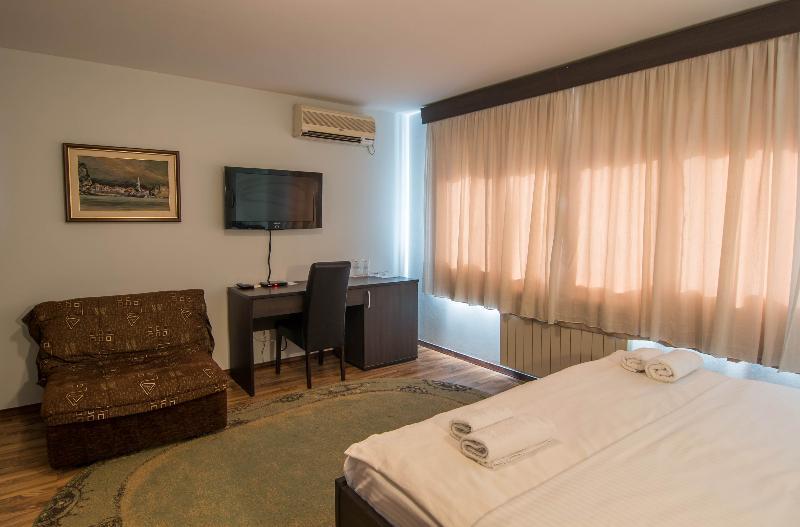 Hotel Ambiente Podgorica Exteriör bild