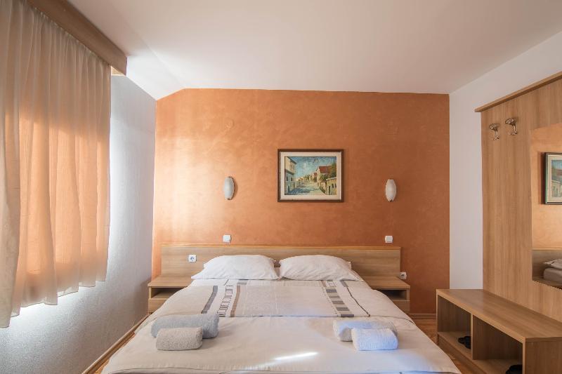 Hotel Ambiente Podgorica Exteriör bild